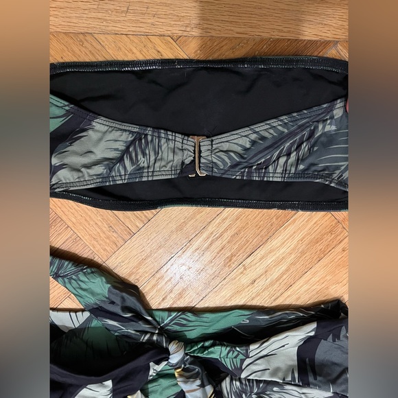 × REVOLVE Kelsey Bikini Top in
Black Palm XS TOP - Picture 2 of 4